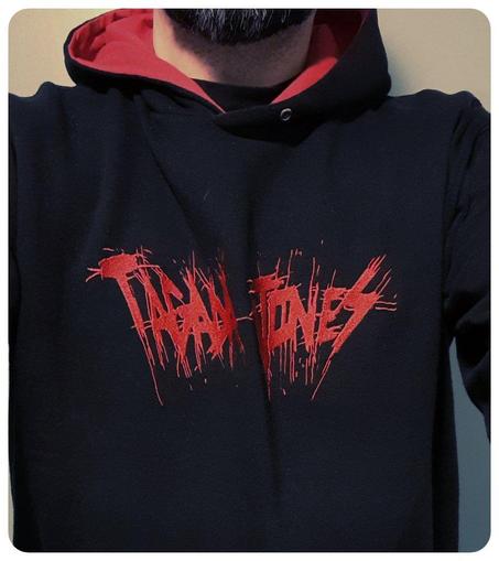 Sweat noir à capuche du groupe Tagada Jones avec logo brodé rouge.