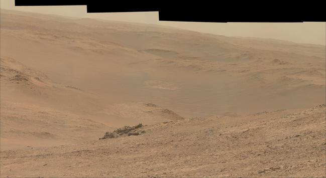A zoom on a part the previous mosaic capturing a Martian landscape.