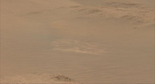 A zoom on a part the previous image capturing a Martian landscape.