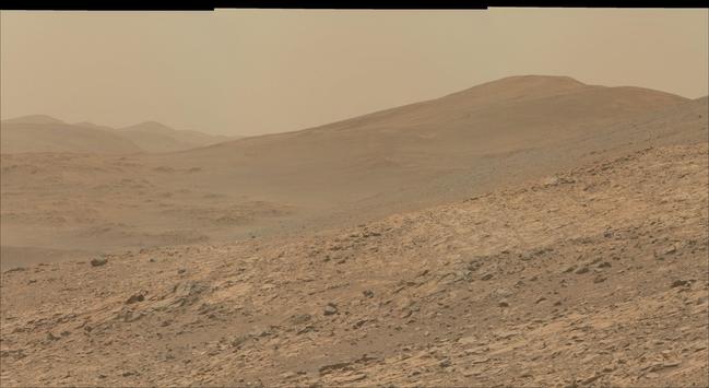 A zoom on a part the large mosaic, capturing a long distance view of a Martian landscape.