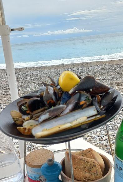 Platte mit Muscheln