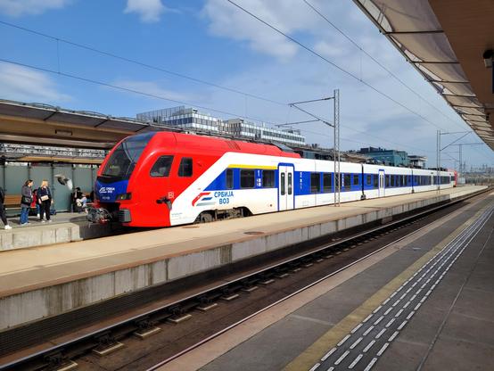 New regional train (EMU, 4 carriages, 3 bicycle spots).