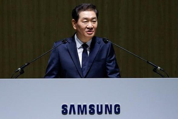 Samsung's co-CEO, Han Jong-hee, has tragically passed away at 63 from cardiac arrest. A major loss for the tech world. #Samsung #HanJongHee #TechIndustry #RIP #BreakingNews #Leadership #CardiacArrest #RestInPeace