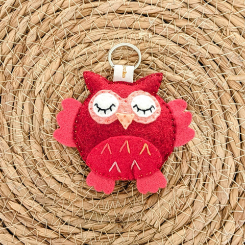Porte-clé Hibou rouge cousu à la main par l'Atelier Jocha.