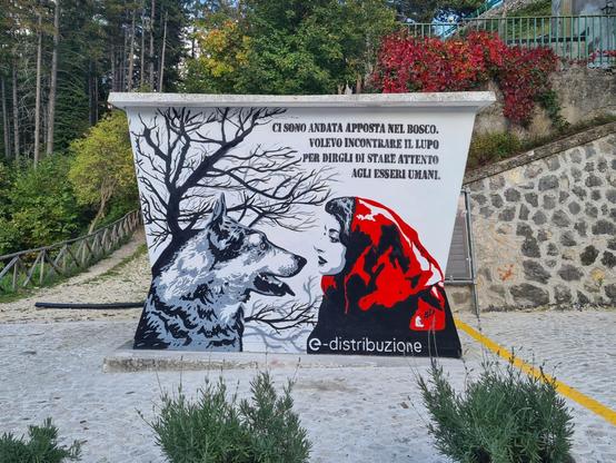 Streetart - Roodkapje: "Ik ging expres het bos in. Ik wilde de wolf ontmoeten om hem te vertellen dat hij uit moet kijken voor mensen.”