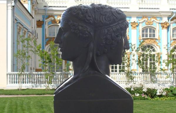 The bust of Two-faced Janus (Ianus Bifrons) at the Cameron's Gallery in Tsarskoye Selo 18th century. This file is licensed under the Creative Commons Attribution-Share Alike 4.0 International https://creativecommons.org/licenses/by-sa/4.0/deed.en