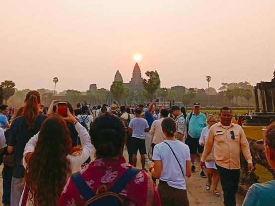 Angkor Wat equinox in Cambodia
#travel #angkorwat #angkorequinox #equinox #destination #Cambodia #Asia