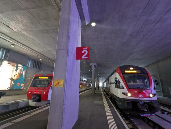 Un Tina TMR et un Kiss SBB en gare de Le Châble VS