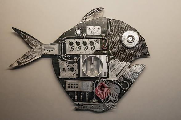 Kunst aus Elektroschrott fotografiert