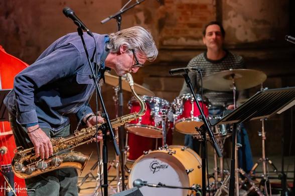 Brussels New-York 5tet foto John Snauwaert saxofoon met Lieven Venken drums