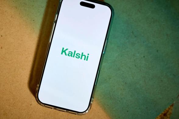 Kalshi sues Nevada gaming regulators to continue offering event contracts for betting on sports & politics, citing federal oversight by the US CFTC. Big move in the legal battle! 🎮💼 #Kalshi #Nevada #SportsBetting #PoliticsBetting #CFTC #LegalNews #GamingRegulations