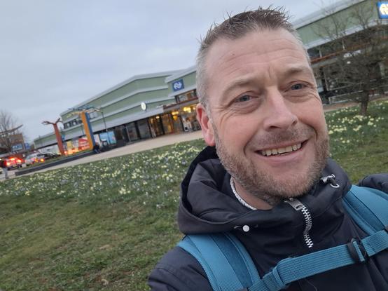 Foto met het station van Steenwijk op de achtergrond.