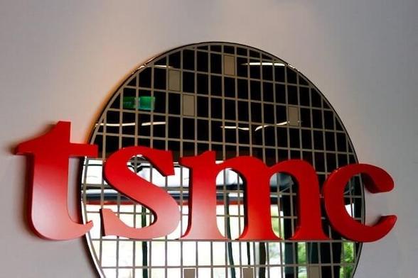 #TSMC announces its Kaohsiung plant in #Taiwan will begin 2nm wafer volume production in H2 2025! This milestone highlights TSMC's commitment to #Taiwan while expanding its presence in the #US. #TechNews #Semiconductors #2nm #Innovation #ChipManufacturing #TaiwanTech