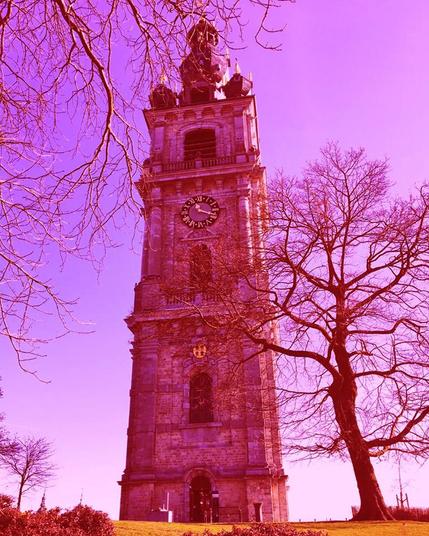 🔹 Beffroi de Mons aux reflets violets (Belgique)
🔹 Belfry of Mons with purple tints (Belgium)
🔹 Belfort van Mons/Bergen mat paarse tinten (België)
🔹 Belfried von Mons mit violetten Farbtönen (Belgien)
🔹 Torre civica di Mons con sfumature viola (Belgio)
