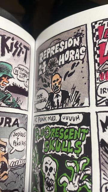 El grandísimo ilustrador comiquero Carlos Azagra homenajeó a grupos que difundimos en el sello y distro, como Represión 24 Horas, Kiss-T, Fluorescent Skulls, Malformaciones Kongénitas.... Guauh! Enhorabuena compas y mil gracias por tu arte y acordarte de las bandas del underground, por la parte que nos toca ;)