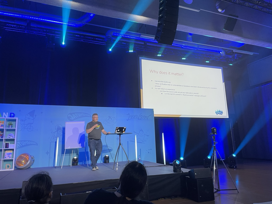Hervé on the JavaLand stage delivering his talk 