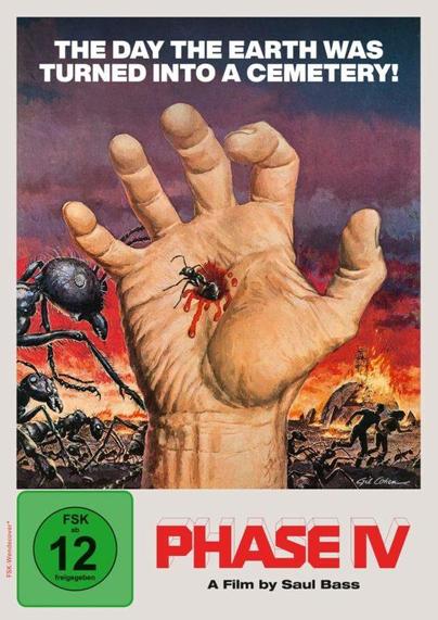 Plakat des Science-Fiction-Films "Phase IV" von 1974. Illustration. Vordergrund: Hand, aus einer Wunde in der Innenfläche krabbelt eine Ameise, die sich in den Körper gefressen hat. Hintergrund: links Nahaufnahme von Ameisen, rechts zwei aus einer brennenden Unterkunft flüchtende Menschen.​