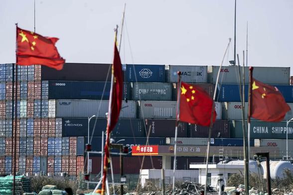 US announces a 34% 'reciprocal' tariff hike on China, effective April 9. Economists warn average US tariffs on Chinese goods could soar to 65%. 💥📉 #USTariffs #ChinaTrade #TradeWar #Economy #GlobalTrade #USPolitics #TariffIncrease