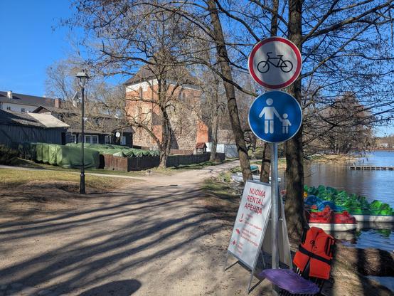 Dviračių eismą draudžiantis ženklas Trakuose