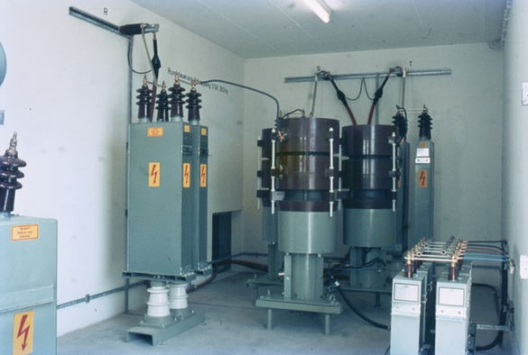 Funkalarmierung der Feuerwehr Biberach per Rundsteuertechnik - hier Ankopplung der Tonfrequenz an die 20-kV-Hochspannung:
