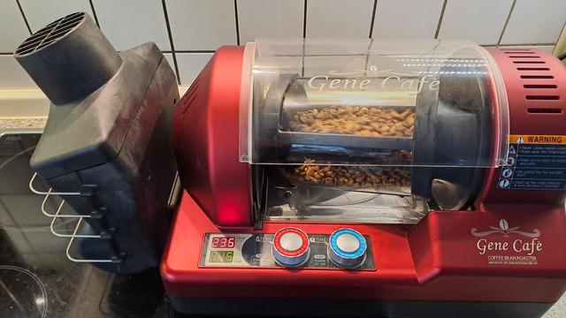 Coffee roasting of Peru Urubamba in my Gene Cafe CBR 101