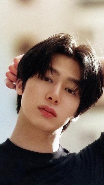 Image shows Hyungwon from Monsta X
