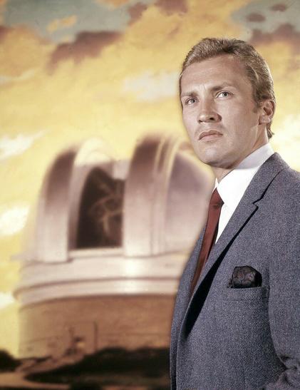 Publicity photograph from The Invaders featuring Roy Thinnes as David Vincent.