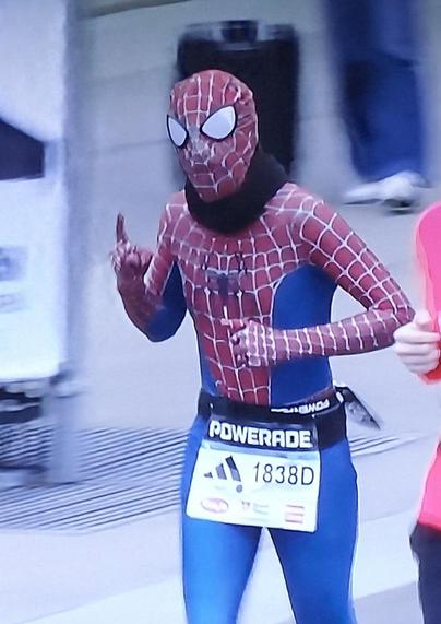 Spiderman läuft Marathon
