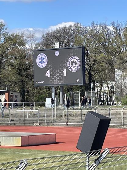 Anzeigetafel im Stadion 4:1 für TUS Makkabi