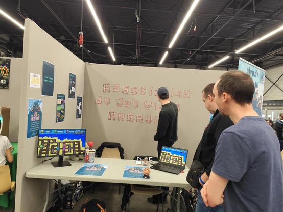 Notre stand prêt pour le festival