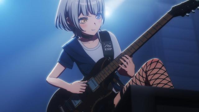 Raana, a light haired chick with a blue eye and a hazel eye, and member of MyGo! She has one foot (off screen) raised on a monitor (speaker) as she plays hard on the high notes of her electric guitar.

Also she's wearing like some sort of fishnet hose, which looks cool.