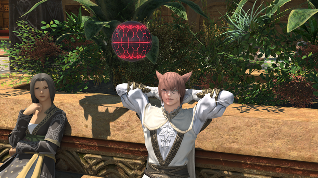 A #gpose of Noah Mihato, an #FFXIV character chilling out in his Sage armour next to a pretty girl.