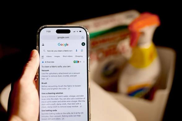 Publishers report a sharp decline in site traffic since Google launched AI Overviews. Sources reveal Google acknowledged the drop during an October 2024 publisher meeting. #Google #AIOverviews #SEO #DigitalPublishing #TrafficDrop #AIImpact #ContentStrategy #Publishers