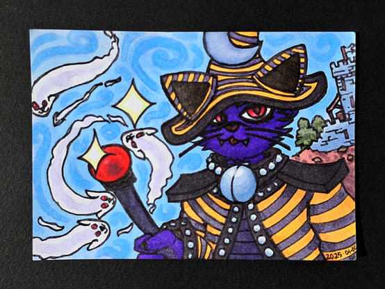  Un dessin représentant Carbonacat, un chat anthro à la fourrure violette et aux yeux rouges portant une tenue et un chapeau rayés jaune et gris avec le chapeau surmonté d'un croissant de lune grise, et tenant un sceptre orné d'une gemme rouge ronde où s'enroulent plusieurs fantômes blancs avec des yeux rouges et des oreilles de chat ; en fond un château légèrement délabré et un ciel bleu.