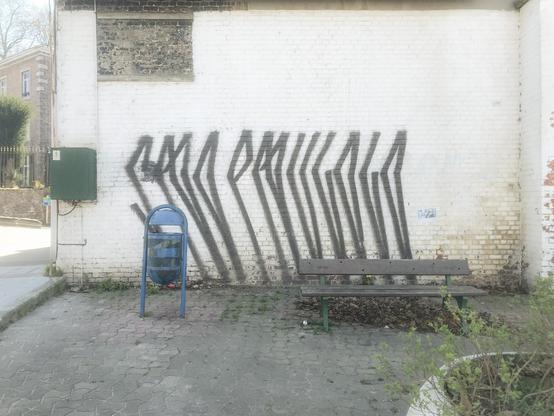 mur, banc, poubelle, grafitti