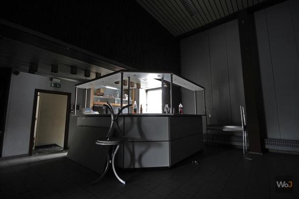 Solitaris (2025)

→ Un beau bâtiment administratif en cours d'abandon et une porte ouverte, il n'en fallait pas plus.
→ A beautiful administrative building in the process of being abandoned and an open door, that's all it took.

► Récit & photos : https://www.worldofjosh.be/photos/20250408-solitaris/solitaris.php
► Story & pictures : https://www.worldofjosh.be/en/photos/20250408-solitaris/solitaris.php

#abandoned #abandonedplaces #decay #exploration #explorationurbaine #lostplaces #photo #urbex #urbanexploration

© 2025