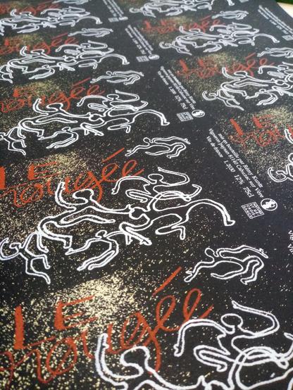 planche d'étiquette imprimées en sérigraphie. 3 couleurs sur papier noir