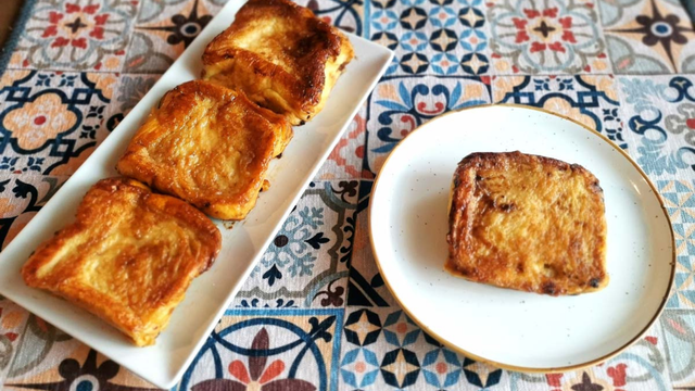 ¡¡¡Torrijas de pan brioche caramelizadas!!! ¿Aún no las has probado? Pues no sabes lo que te pierdes 🤩. ¡Están buenísimas y además son súper fáciles de hacer!