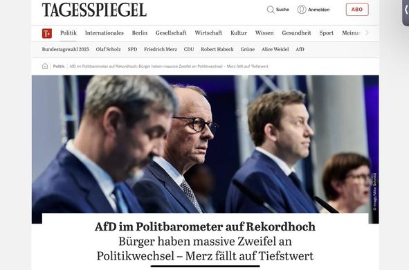Das Bild zeigt einen Ausschnitt aus einem Artikel des Tagesspiegels über die AfD, die im Politbarometer auf einem Rekordhoch liegt, während die Zustimmung zu Friedrich Merz auf einem Tiefstand ist.

Das Bild zeigt drei Personen von der Schulter aufwärts, die von links nach rechts aufgereiht sind. Sie scheinen sich in einem ernsten Gespräch zu befinden oder einer Veranstaltung beizuwohnen. Die Person ganz links, Markus Söder, ist nur teilweise zu sehen, ihr Gesicht ist im Schatten. Die mittlere Person, Friedrich März,  ist ein Mann mit Brille, grauem Haar und einem ernsten Ausdruck. Er trägt einen dunklen Anzug und eine Krawatte. Die Person rechts, Lars Klingbeil, ist ein Mann mit braunem Haar und einem ebenfalls ernsten Gesichtsausdruck. Er trägt auch einen dunklen Anzug und eine Krawatte. Im Hintergrund ist ein unscharfer, dunkler Hintergrund zu erkennen. Die Stimmung des Bildes ist ernst und nachdenklich, möglicherweise sogar angespannt.  Die Personen wirken konzentriert und nachdenklich, was die Ernsthaftigkeit der Situation unterstreicht. Das Bild vermittelt insgesamt eine ernste und nachdenkliche Atmosphäre, die die Botschaft des Artikels über die politische Lage in Deutschland verstärkt. Im Hintergrund ist Saskia Esken zu sehen.
