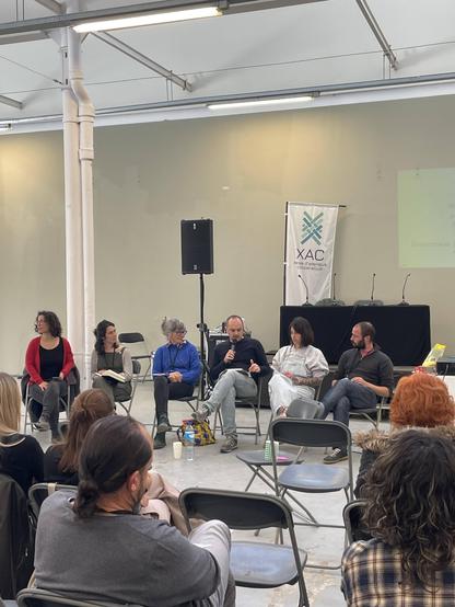 Foto de la taula rodona sobre habitatge