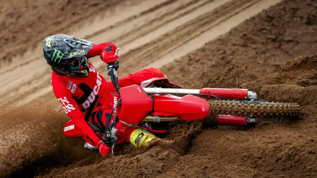 Want to try out the new Ducati Desmo450 MX and get some expert tuition at the same time?
The new Ducati MX Experience Days start in July and are open to those 17 and over with some riding experience (but no road license required).