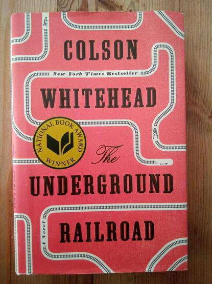 Photo de la couverture du roman de Colson Whitehaed "The Underground railroad".