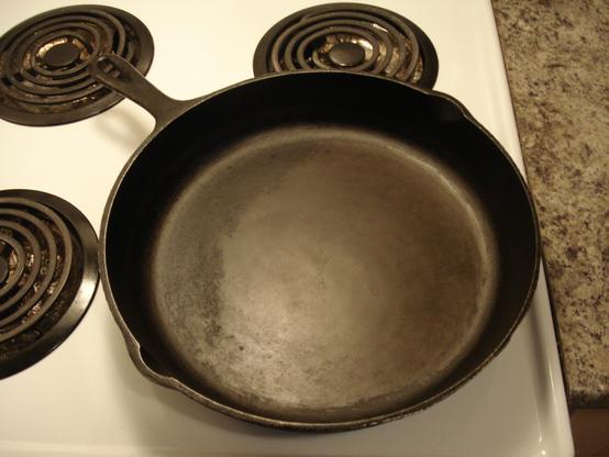 Happiness is ...
a well-seasoned frying pan after a 1-day fast 🍳 😀

BSR No. 10

BSR Century Series Skillet Set
https://www.youtube.com/watch?v=ovgIqanJFfM

#CastIron #cooking #FryingPan #breakfast #kitchenware