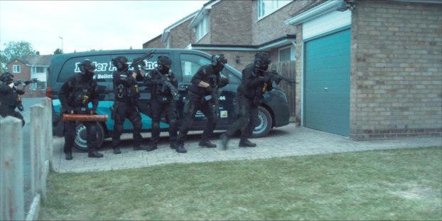 La cohorte de police prête à arrêter un ado de 13 ans