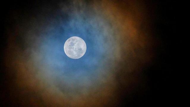Full moon.