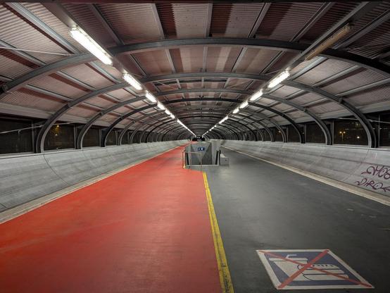 Mezzanine de la gare de Genève Sécheron, vide futuriste et derrière dystopique