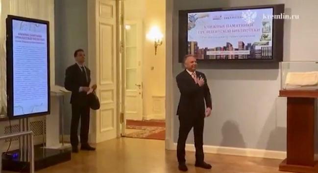 Steven Witkoff places his hand on his heart to greet Vladimir Putin — the war criminal wanted by The International Criminal Court in The Hague.