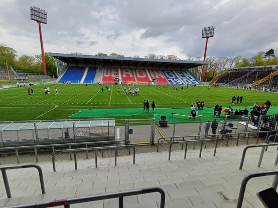 Krefelder Grotenburg mit 2 Football Manschaften
