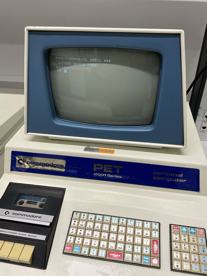 Startbildschirm des Commodore PET mit BASIC-Interpreter und typischem READY prompt 
