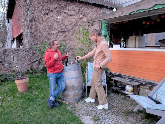 Winzer Hendrik Bobbe und ich probieren den Solaris